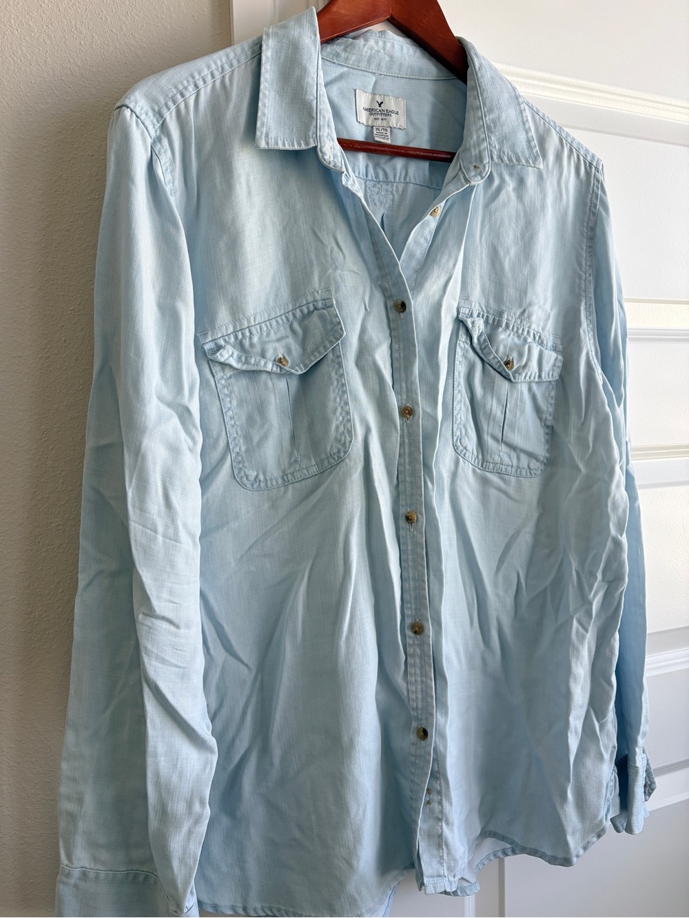 American Eagle XL Outfitters Light Blue denim Chambray Button-Down Shirt - Picture 3 of 7